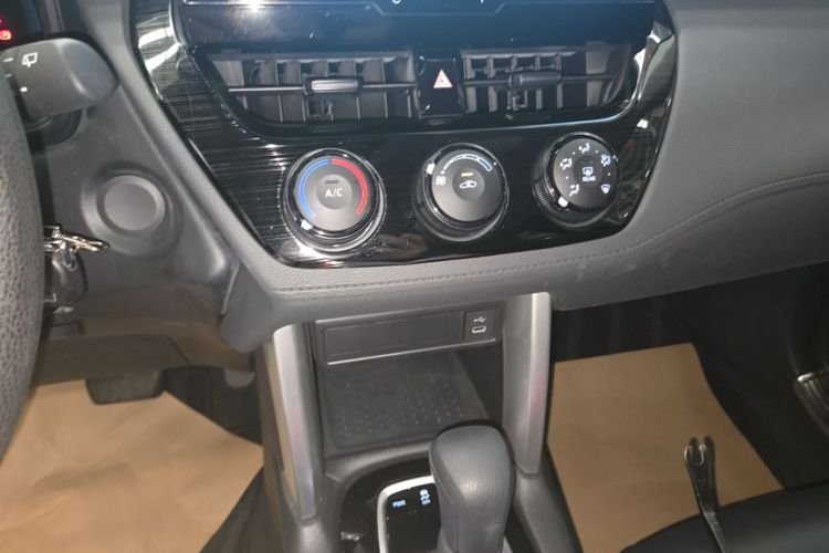 Toyota Corolla Cross 2024 #17 Toyota Corolla Cross 2024 صورة سيارة #17