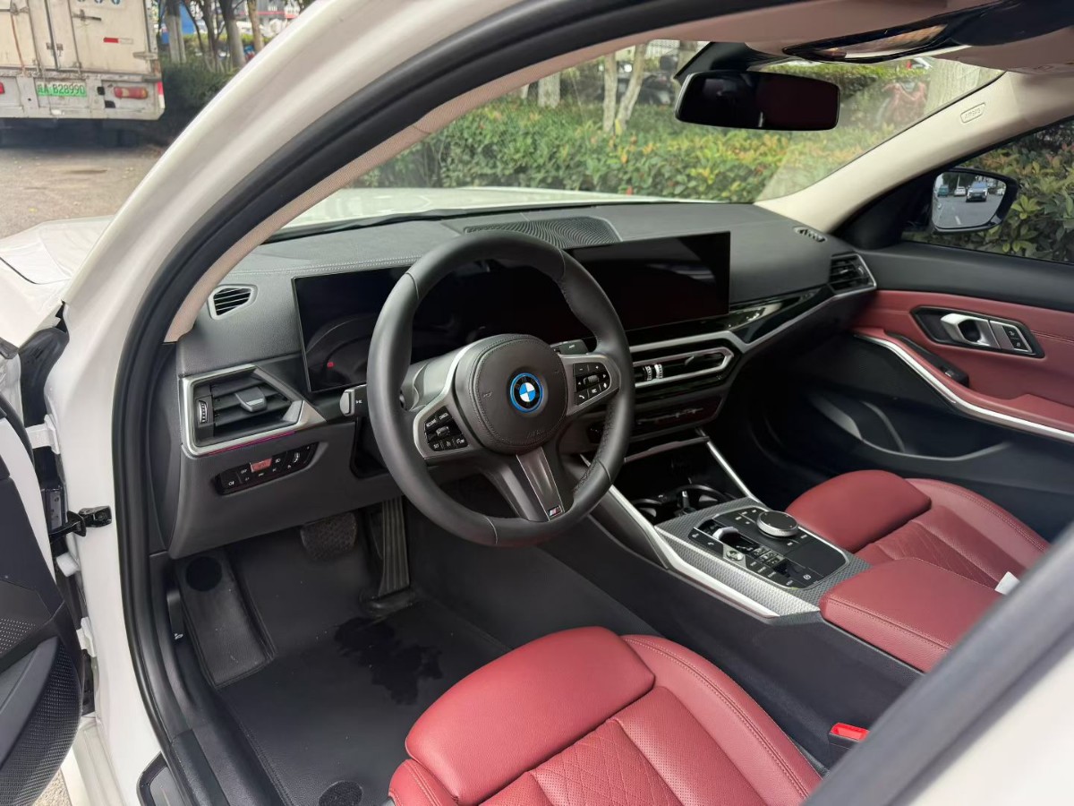 BMW i3 2023 immagine di auto #5