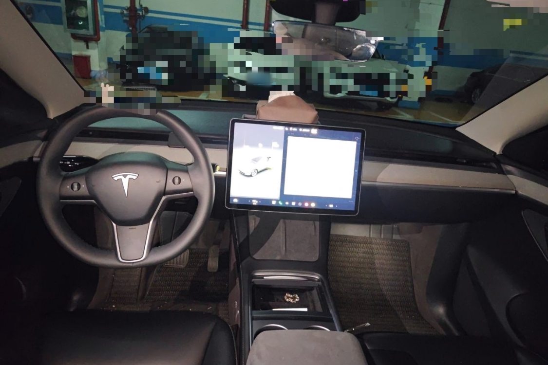 Tesla Model Y 2024 car image #23