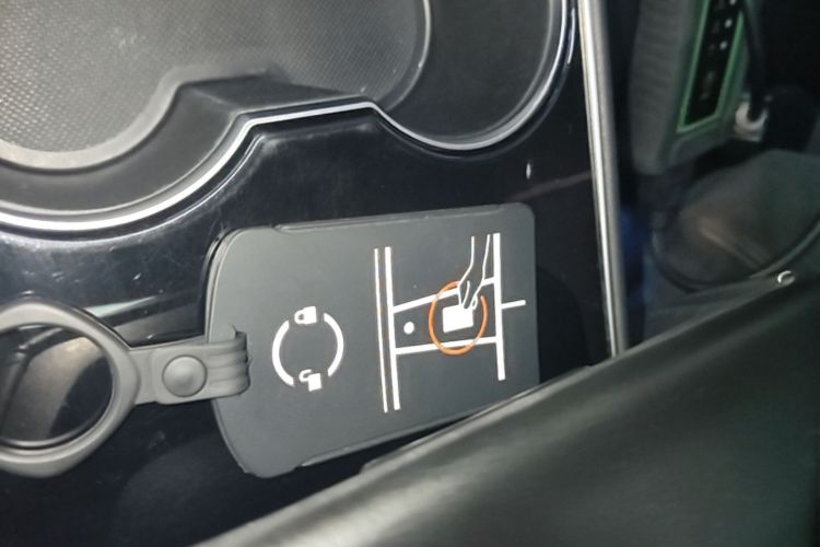 Tesla Model 3 2020 car image #9