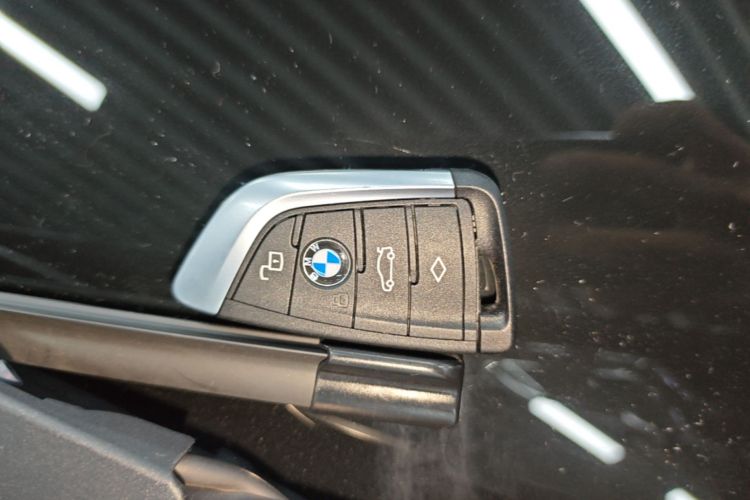BMW 3 Series 2024 #9 BMW 3 Series 2024 car image #9