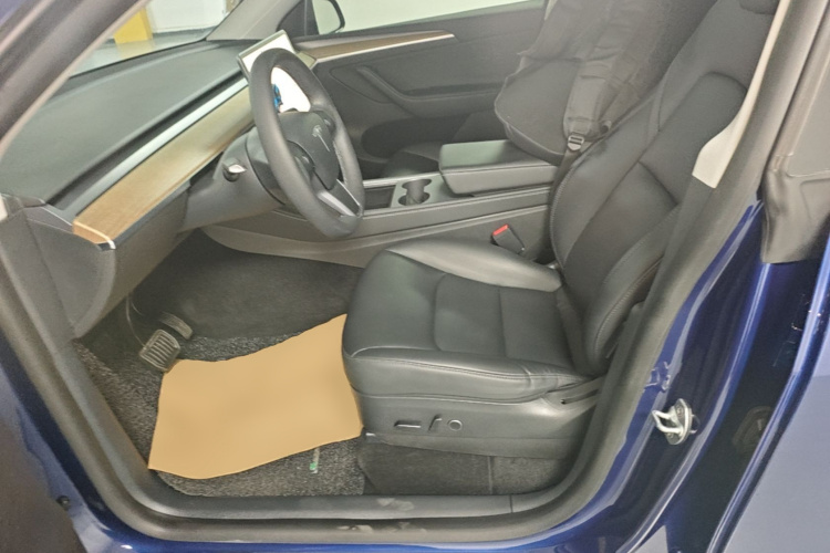 Tesla Model Y 2021 car image #15