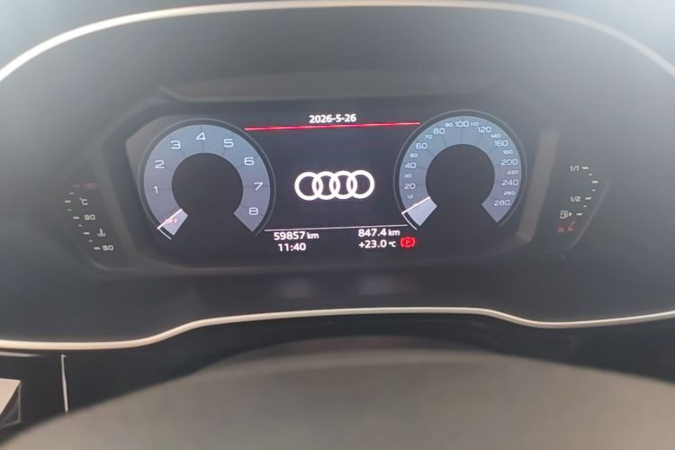 Audi Q3 2019 car image #12