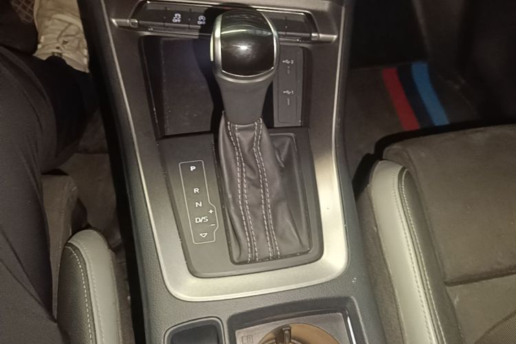 Audi Q3 2022 car image #14