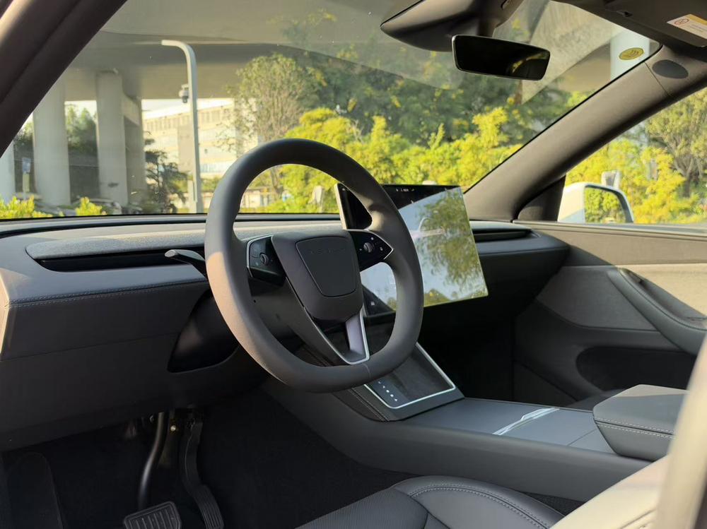 Tesla Model Y 2026 #8 Tesla Model Y 2026 immagine di auto #8