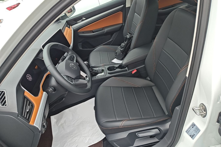 Volkswagen Bora 2025 car image #17
