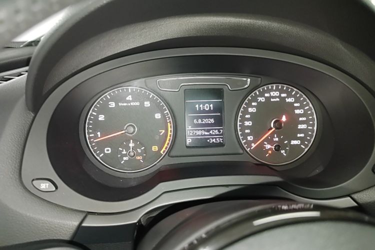 Audi Q3 2018 car image #12