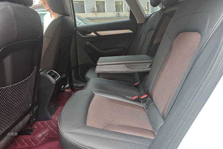Audi Q3 2018 car image #19