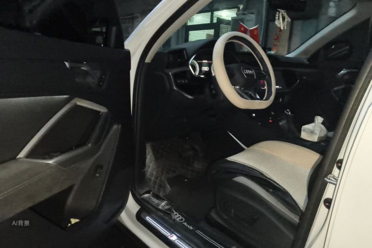 Audi Q3 2022 car image #18