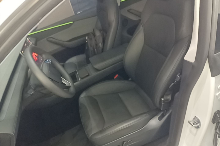 Tesla Model Y 2025 #15 Tesla Model Y 2025 car image #15