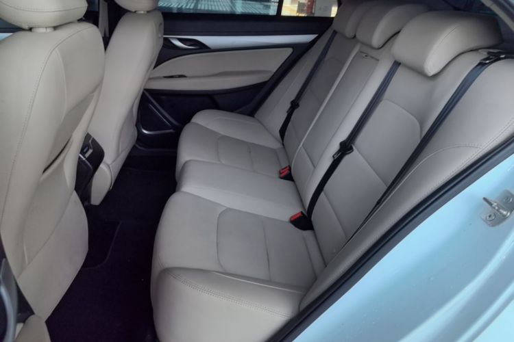 GEELY Emgrand 2018 car image #17