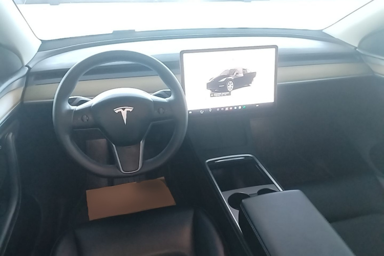 Tesla Model Y 2023 car image #10