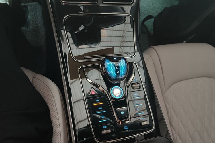 BYD Han 2025 car image #18