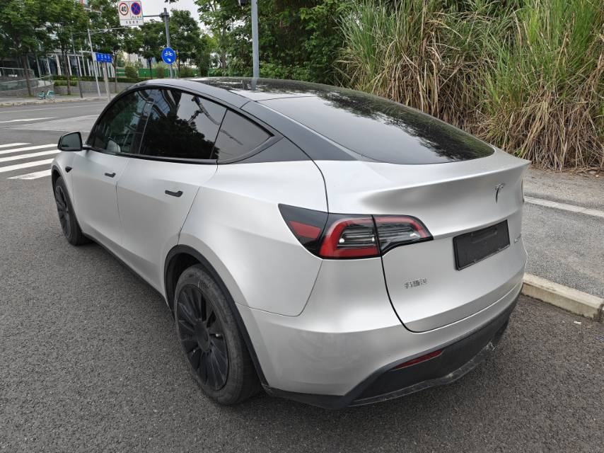 Tesla Model Y 2022 car image #5