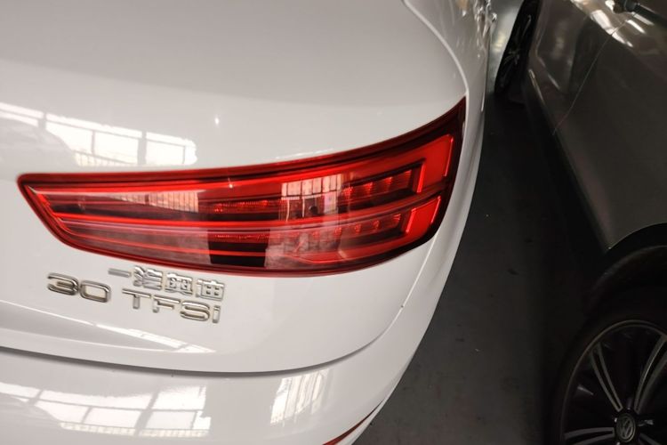 Audi Q3 2018 immagine di auto #8