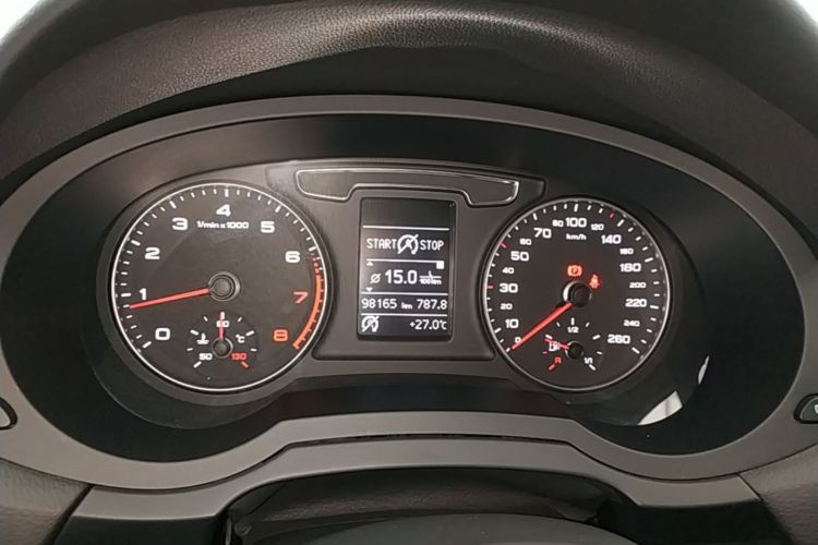 Audi Q3 2016 car image #12
