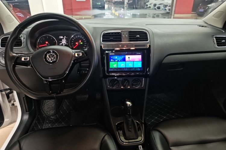 Volkswagen Polo 2016 car image #10