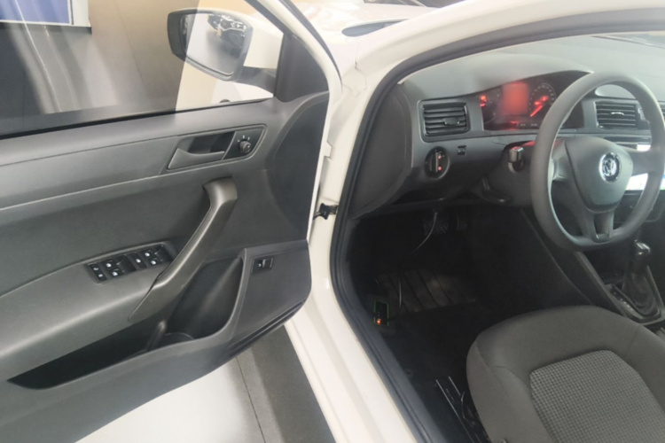 Volkswagen Santana 2023 صورة سيارة #12