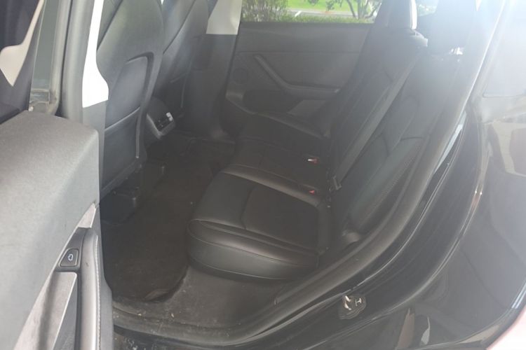 Tesla Model Y 2023 car image #13