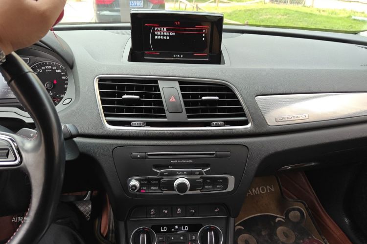 Audi Q3 2016 car image #15