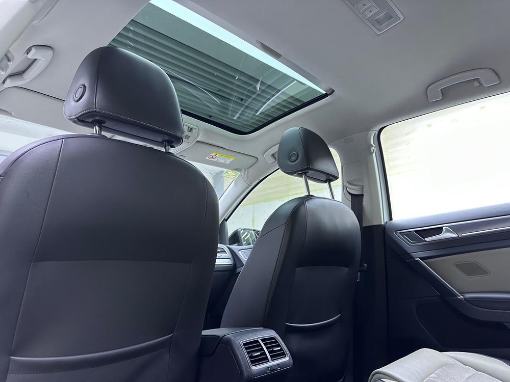 Volkswagen Golf 2017 car image #13