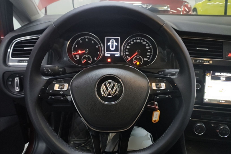 Volkswagen Golf 2019 car image #11