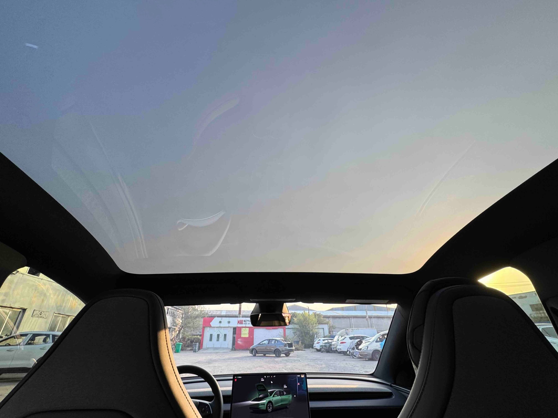 Tesla Model Y L 2025 imagem de carro #5