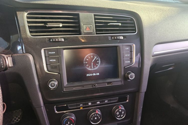 Volkswagen Golf 2017 car image #17