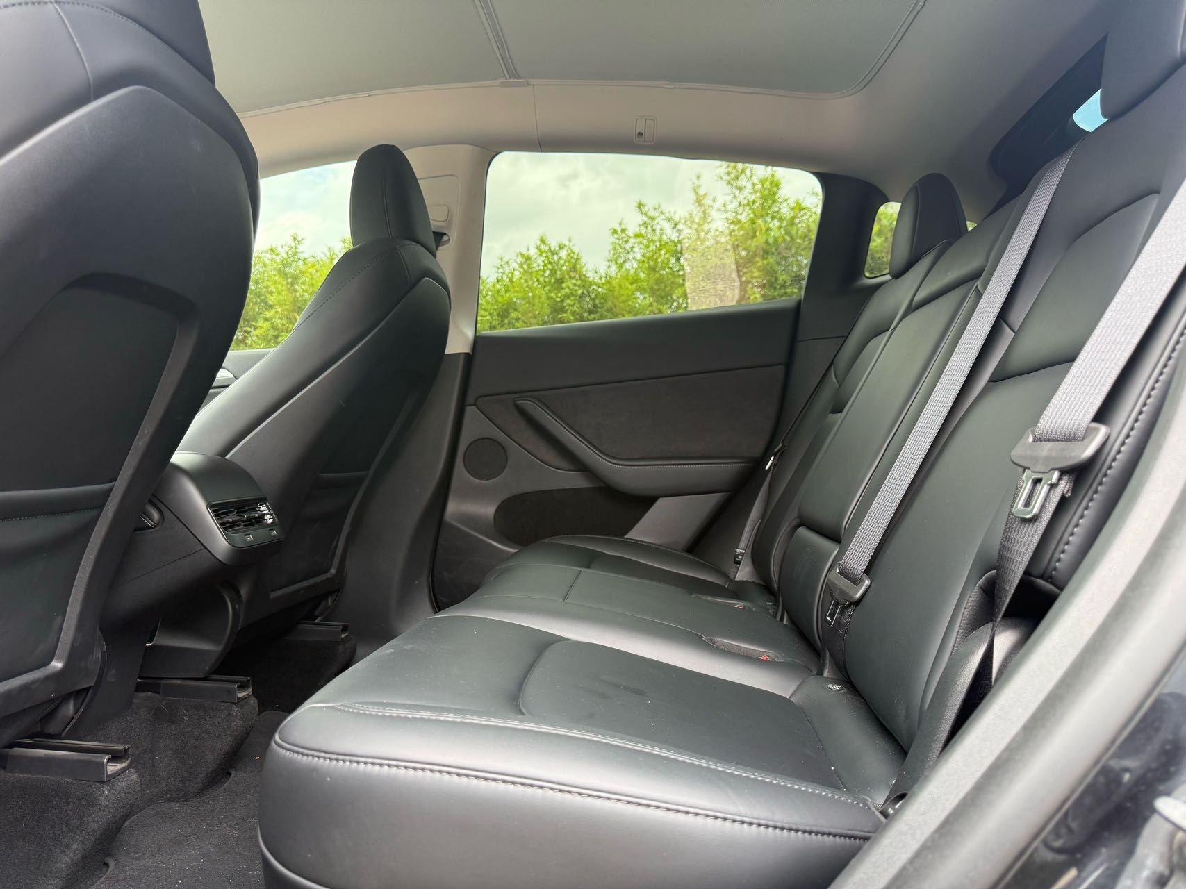 Tesla Model Y 2024 car image #8