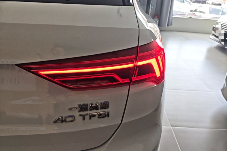 Audi Q3 2019 #8 Audi Q3 2019 car image #8