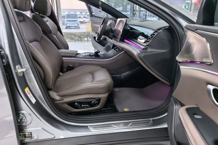 BYD Han 2023 immagine di auto #12