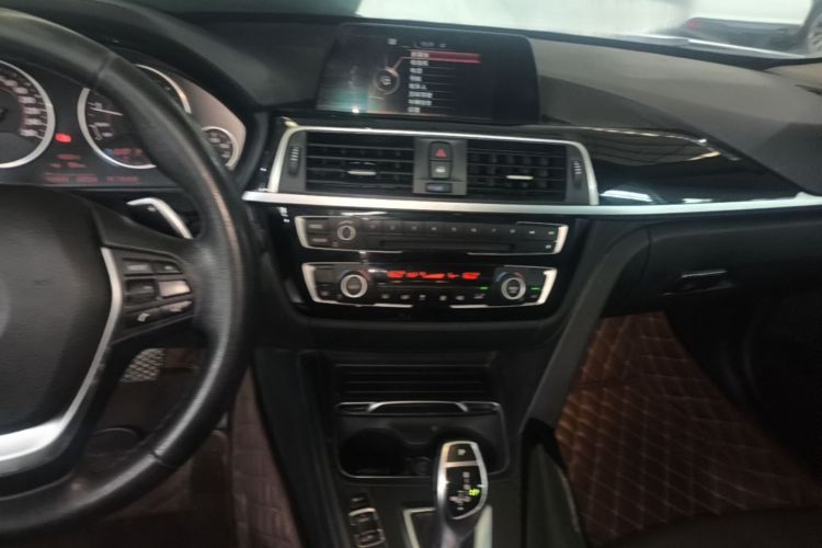 BMW 3 Series 2017 #17 BMW 3 Series 2017 car image #17