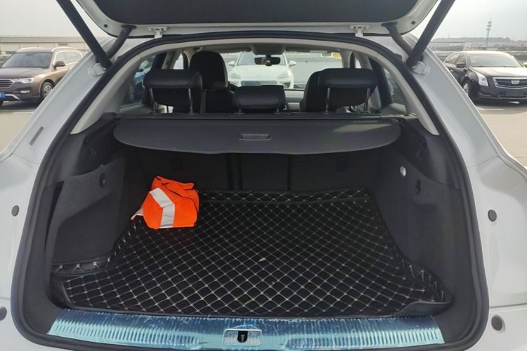 Audi Q3 2019 car image #19