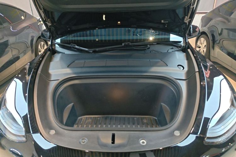 Tesla Model Y 2022 car image #20