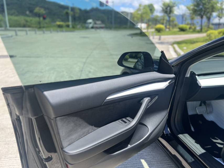 Tesla Model 3 2023 car image #12
