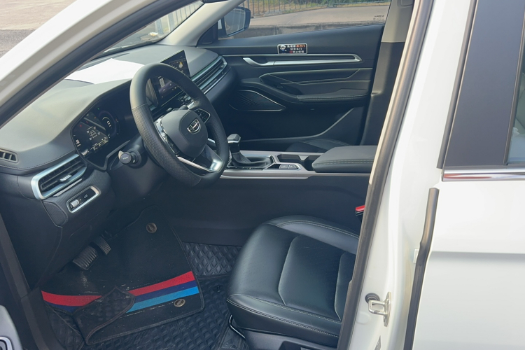 GEELY Emgrand 2022 car image #17