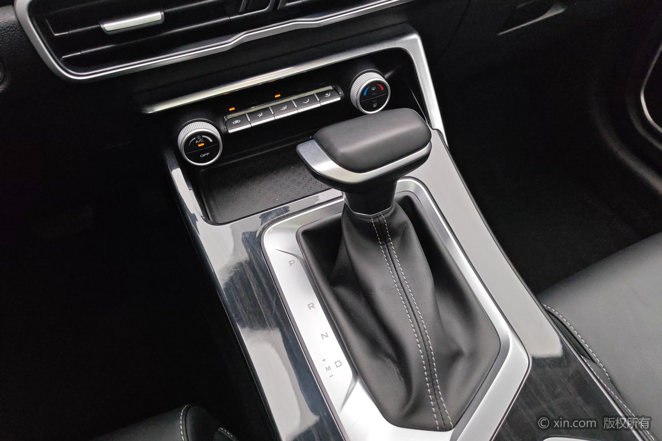 GEELY Coolray 2025 #14 GEELY Coolray 2025 car image #14