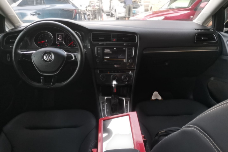 Volkswagen Golf 2017 car image #11
