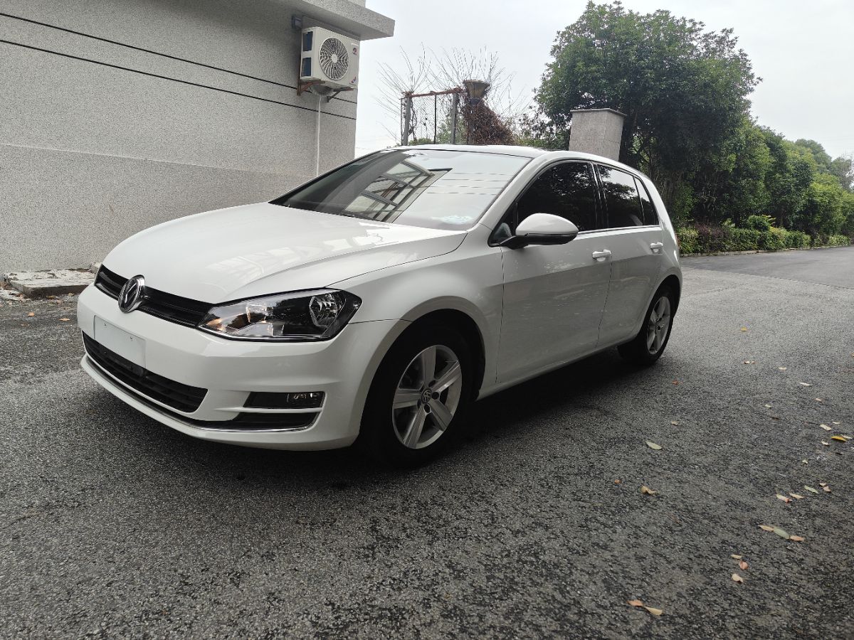 Volkswagen Golf 2017 car image 