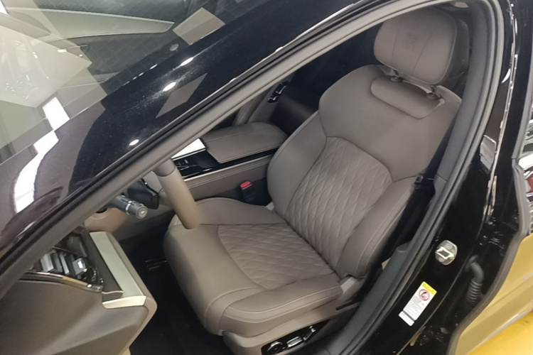BYD Han 2025 car image #15