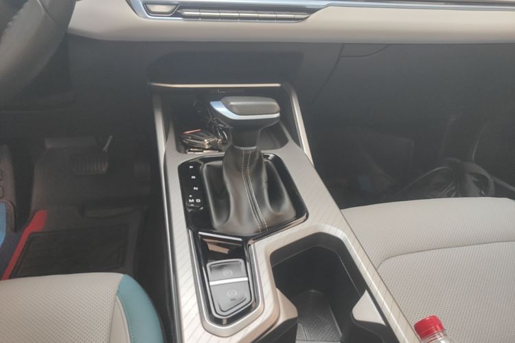 GEELY Emgrand 2024 car image #14