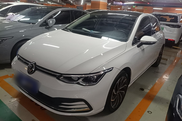 Volkswagen Golf 2022 car image #2