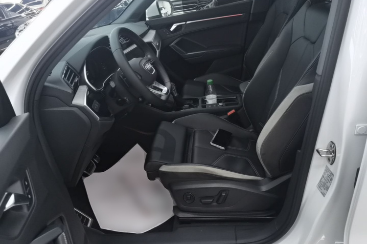 Audi Q3 2023 car image #15