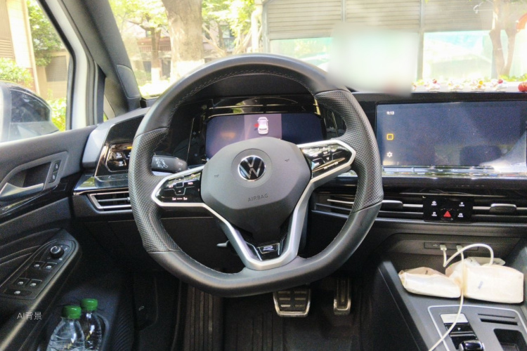 Volkswagen Golf 2023 car image #12