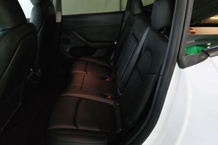 Tesla Model Y 2024 car image #17