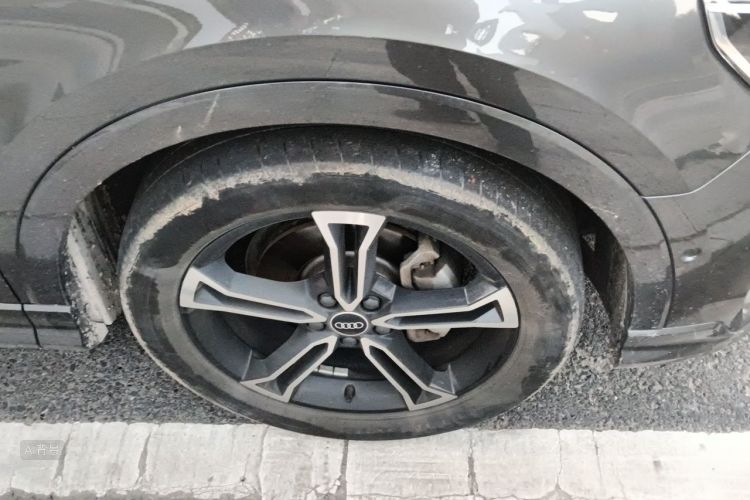 Audi Q3 2022 car image #9