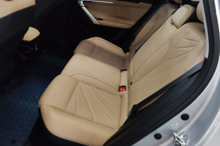 GEELY Boyue L 2023 image de voiture #17