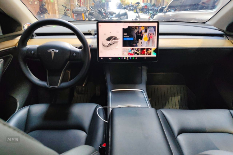 Tesla Model Y 2023 car image #11