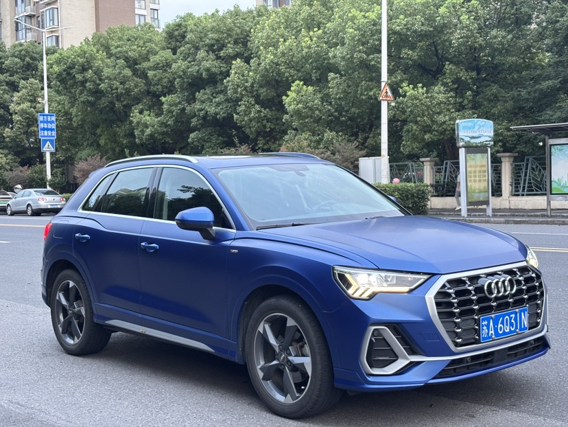 Audi Q3 2020 car image #3