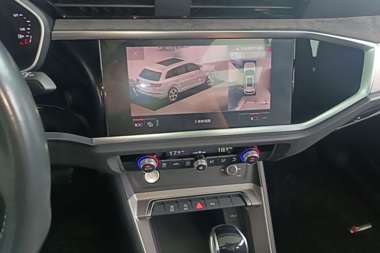Audi Q3 2020 car image #13